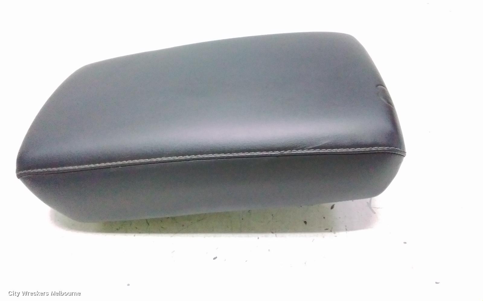 MITSUBISHI OUTLANDER CONSOLE, ZM, CONSOLE LID ONLY, BLACK, 08/2021 ONWARDS