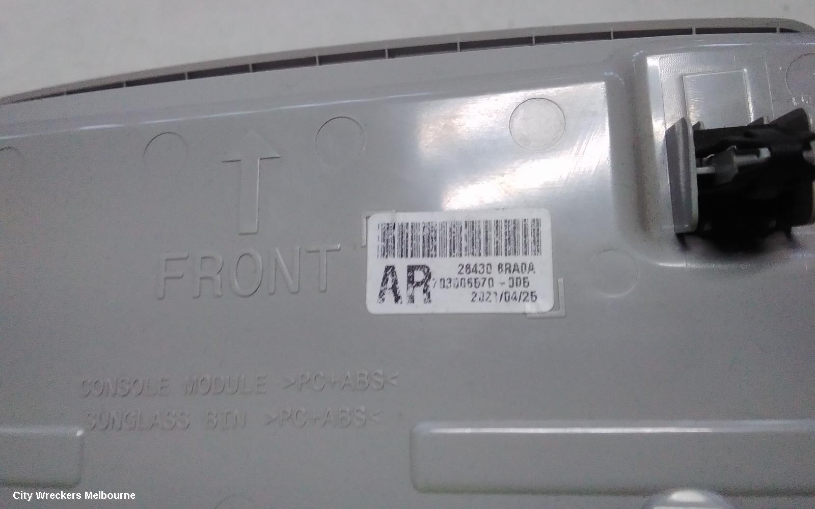 MITSUBISHI OUTLANDER COURTESY LIGHT, ZM, 08/2021 ONWARDS