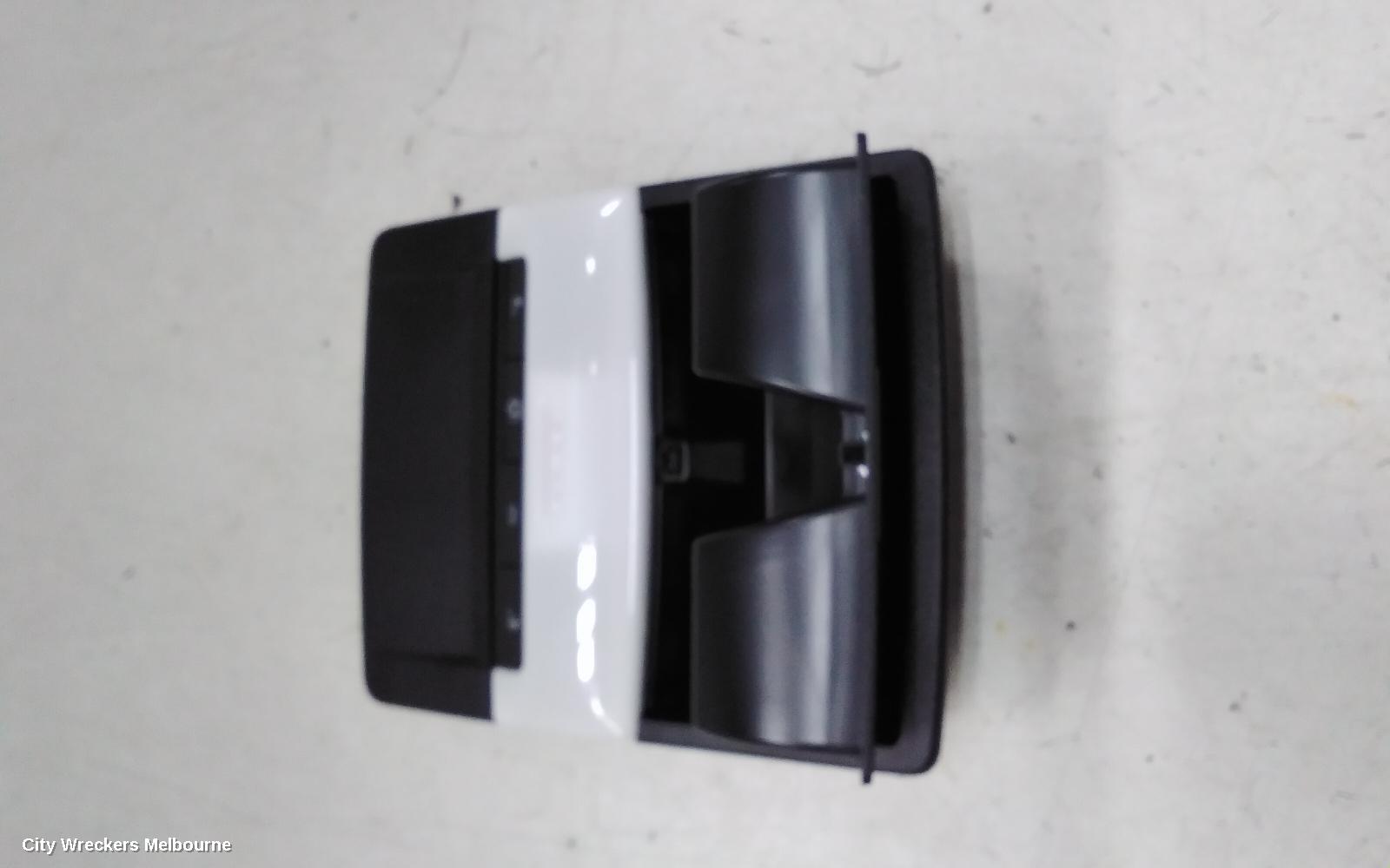 MITSUBISHI OUTLANDER COURTESY LIGHT, ZM, 08/2021 ONWARDS