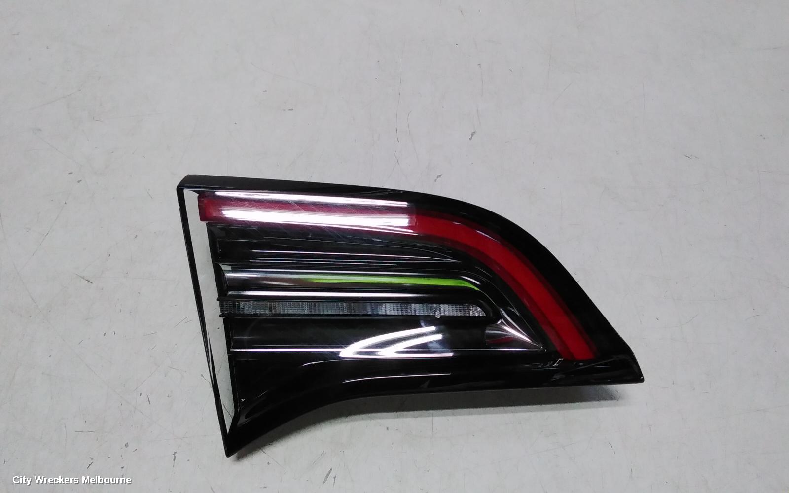 TESLA MODEL Y REAR GARNISH, 1ST GEN, TAILGATE LAMP (LH SIDE), 03/2022 ONWARDS