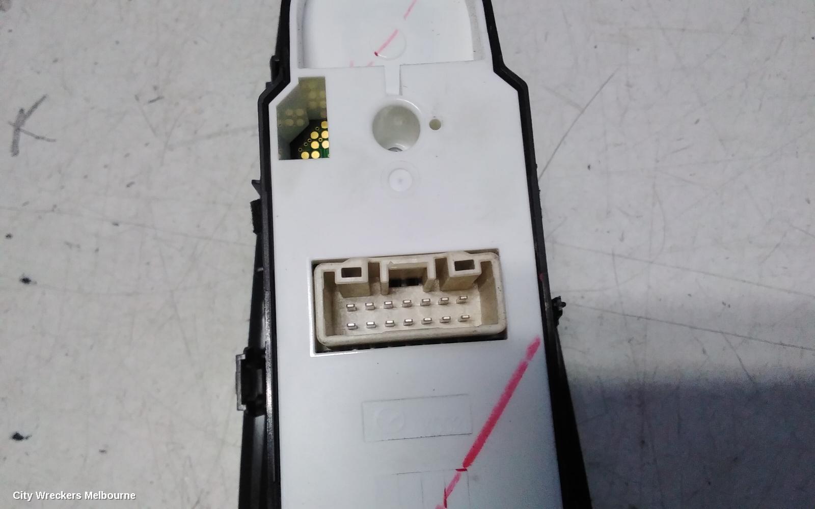 MAZDA 2 PWR DR WIND SWITCH, RH FRONT (MASTER SWITCH), W/ AUTO FOLD TYPE, DJ/DL, 02/2017 ONWARDS