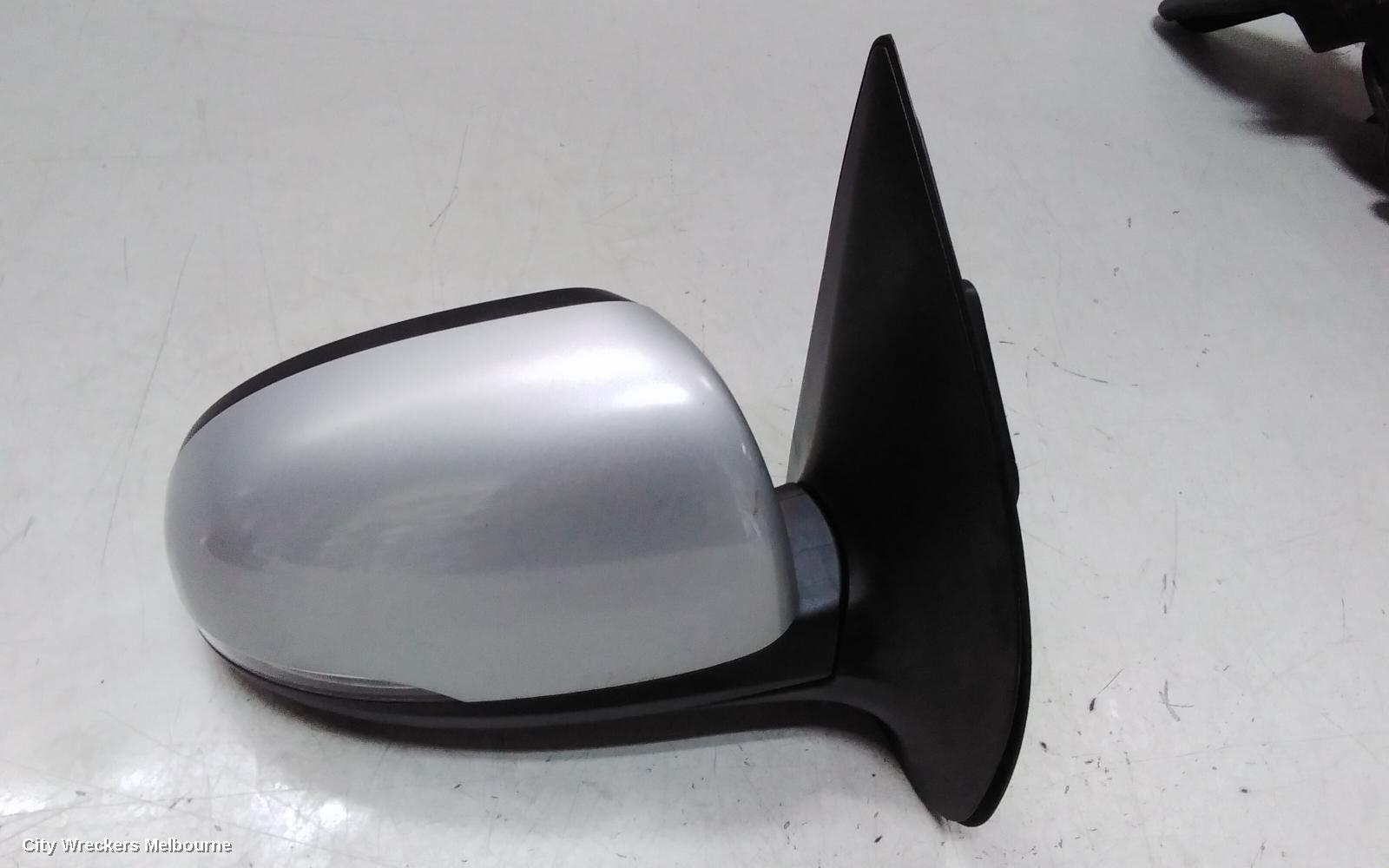 HYUNDAI I20 RIGHT DOOR MIRROR, PB, MANUAL FOLDING, W/ FLASHER TYPE, 03/2012 - 12/2015