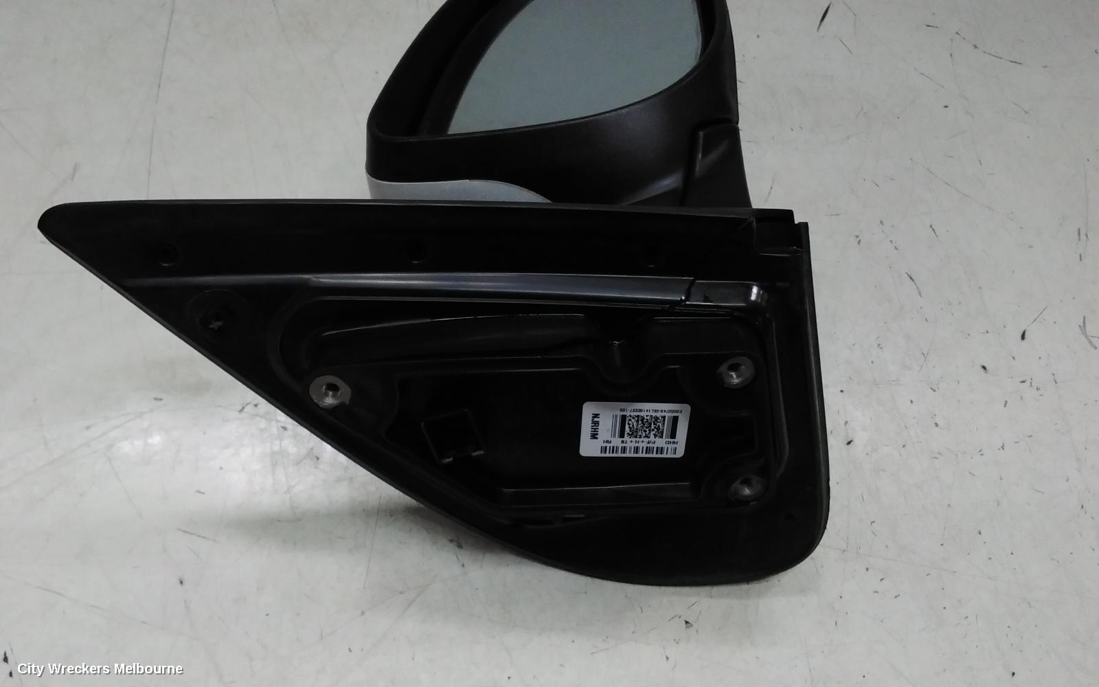 HYUNDAI I20 RIGHT DOOR MIRROR, PB, MANUAL FOLDING, W/ FLASHER TYPE, 03/2012 - 12/2015