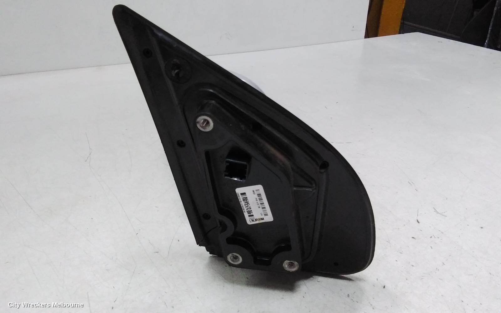 HYUNDAI I20 LEFT DOOR MIRROR, PB, MANUAL FOLDING, W/ FLASHER TYPE, 03/2012 - 12/2015