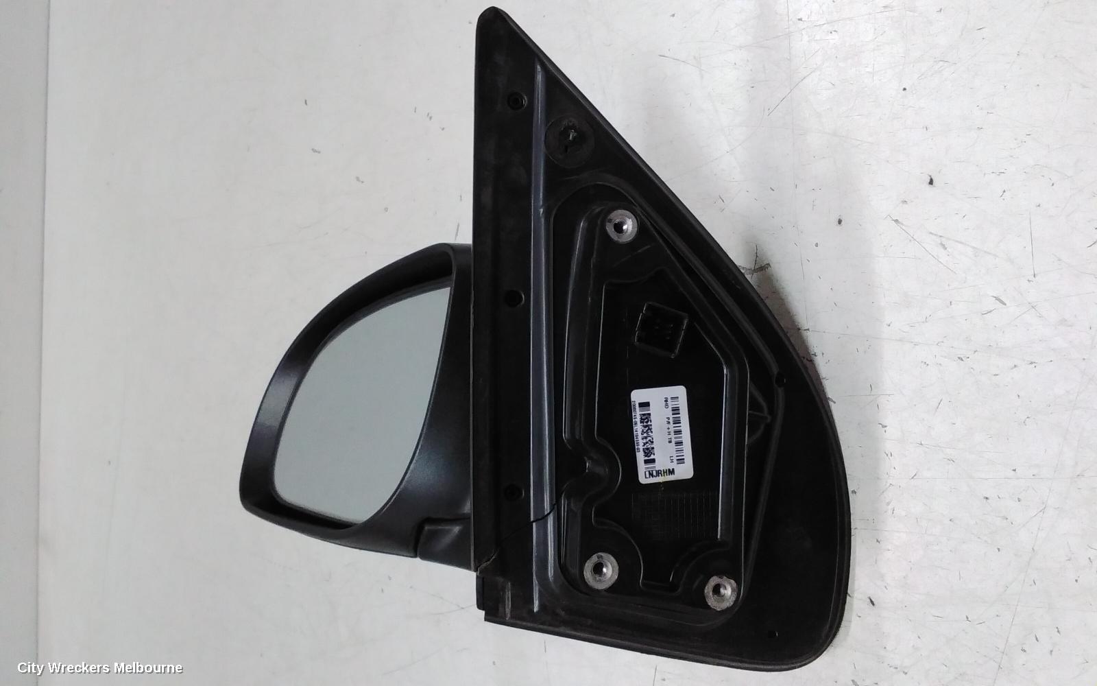 HYUNDAI I20 LEFT DOOR MIRROR, PB, MANUAL FOLDING, W/ FLASHER TYPE, 03/2012 - 12/2015
