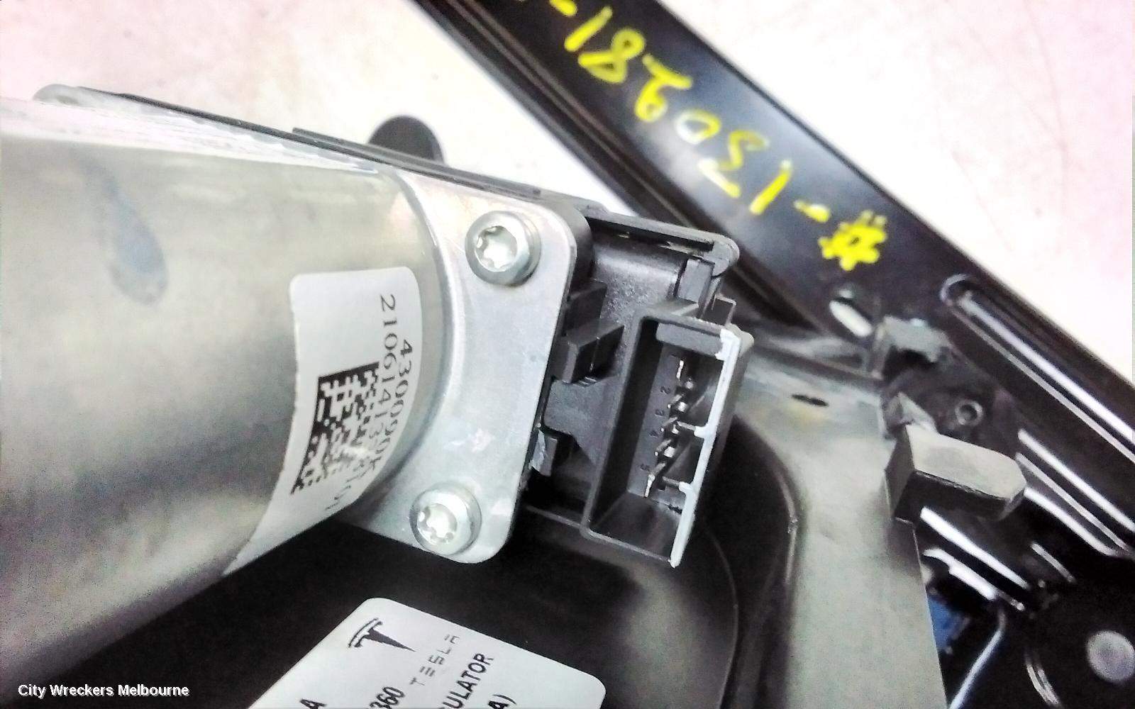 TESLA MODEL 3 RIGHT FRONT WINDOW REG/MOTOR, 1ST GEN, 06/2019 ONWARDS