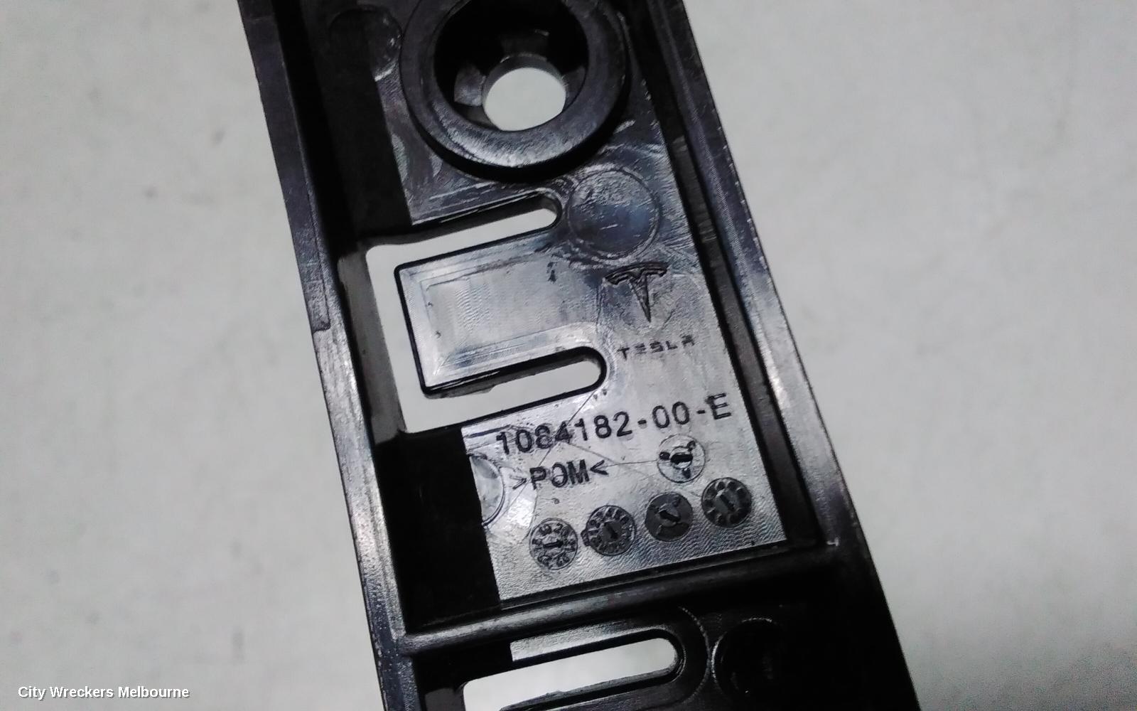 TESLA MODEL 3, 1ST GEN, 06/2019 ONWARDS, RHF BAR BRAKET: 130443