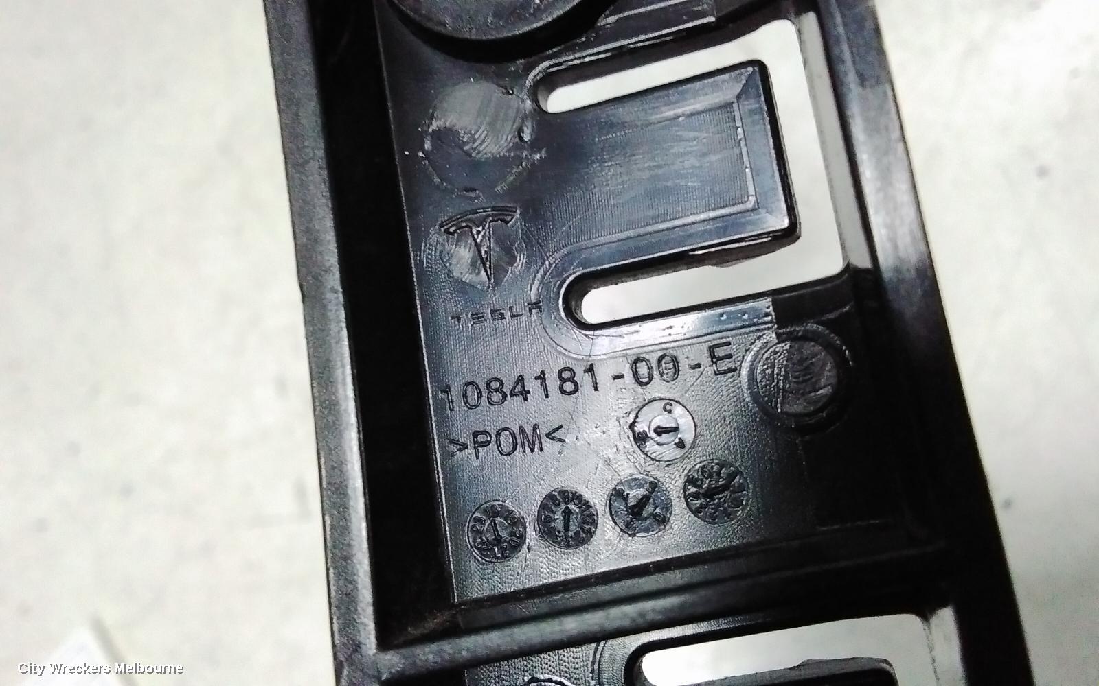 TESLA MODEL 3, 1ST GEN, 06/2019 ONWARDS, LHF BAR RETAINER: 130521