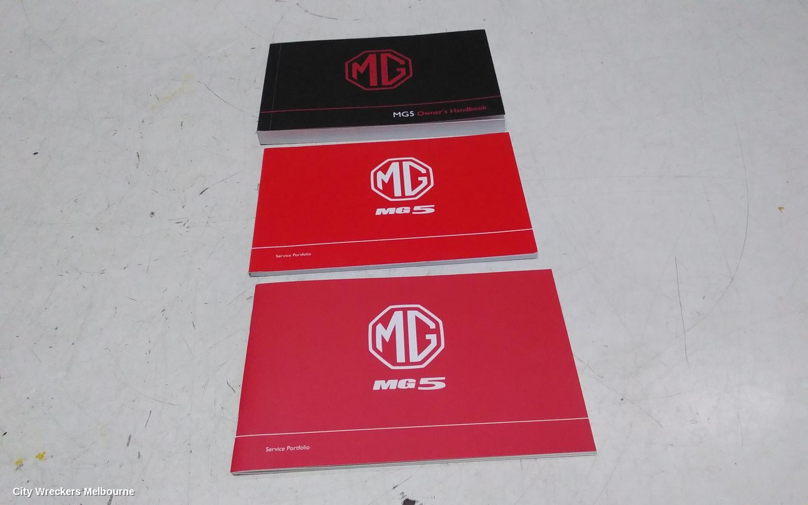 MG MG5 OWNERS HANDBOOK, AP32, 01/2023 ONWARDS