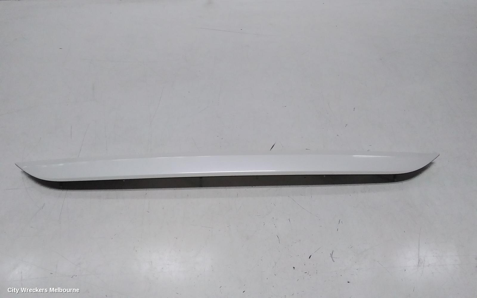 TOYOTA ESTIMA REAR GARNISH, TAILGATE LAMP (CENTRE), LENS# 28-194, RED, XR50, 05-19 (IMPORT)