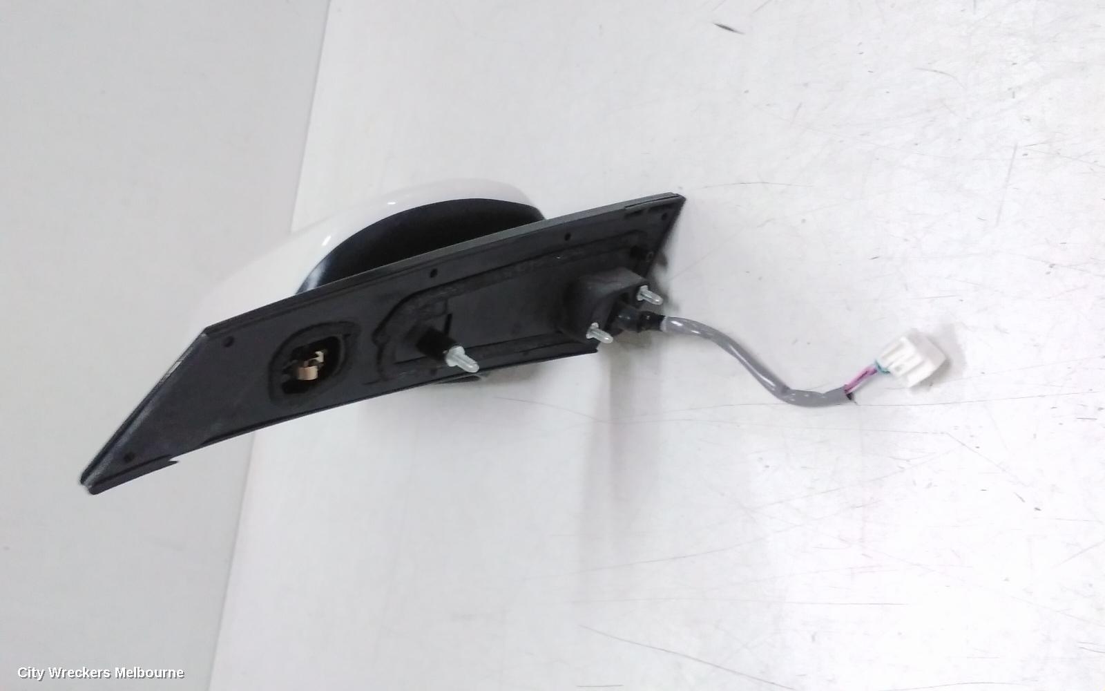 TOYOTA ESTIMA LEFT FRONT DOOR WINDOW, XR50, 05-19
