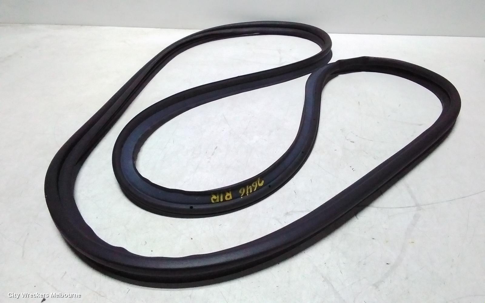 GENESIS GV70 SEAL, RHR SEAL RUBBER ON THE BODY: 131296, JK, 03/2021 ONWARDS