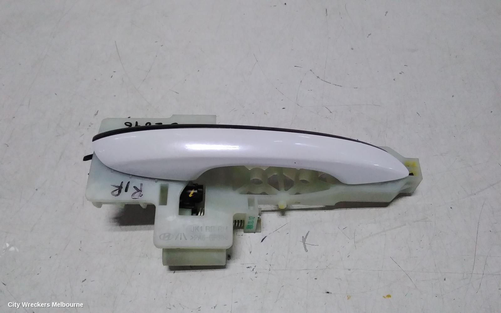 GENESIS GV70 DOOR HANDLE, OUTER, RH FRONT, W/ SPORT PACKAGE, COLOUR CODED, JK, 03/2021 ONWARDS