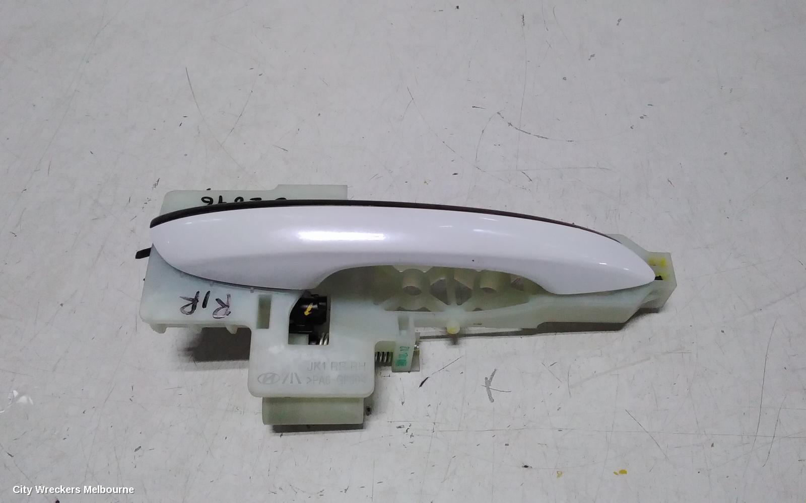 GENESIS GV70 DOOR HANDLE, OUTER, RH FRONT, W/ SPORT PACKAGE, COLOUR CODED, JK, 03/2021 ONWARDS