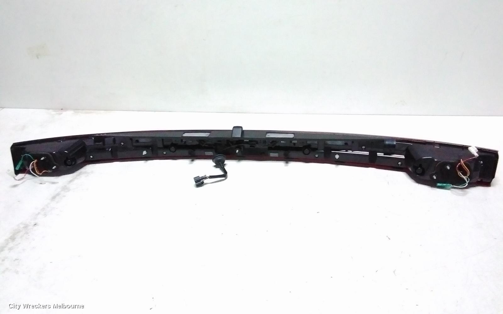 KIA CARNIVAL/GRAND CARNIVAL REAR GARNISH, TAILGATE LAMP (CENTRE), W/ HALOGEN TYPE, KA4, 10/2020 - 01/2024
