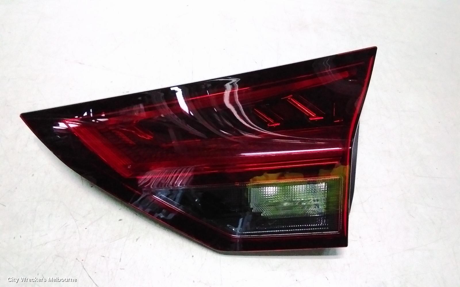 NISSAN XTRAIL REAR GARNISH, TAILGATE LAMP (RH SIDE), T33, 08/2022 ONWARDS