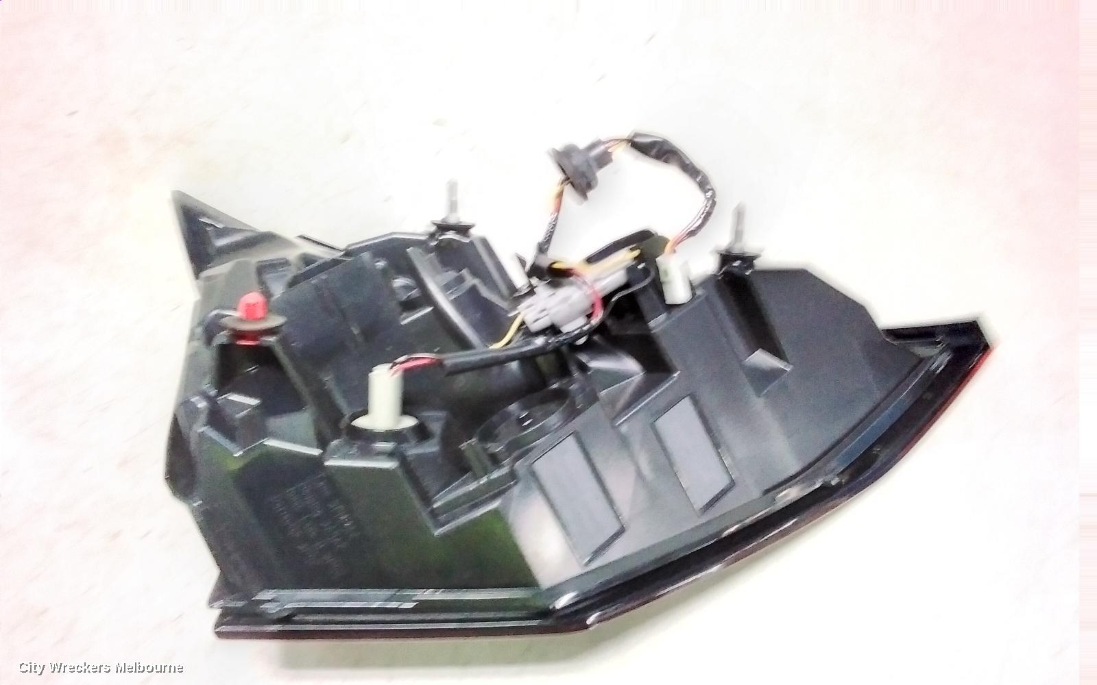 NISSAN XTRAIL REAR GARNISH, TAILGATE LAMP (RH SIDE), T33, 08/2022 ONWARDS