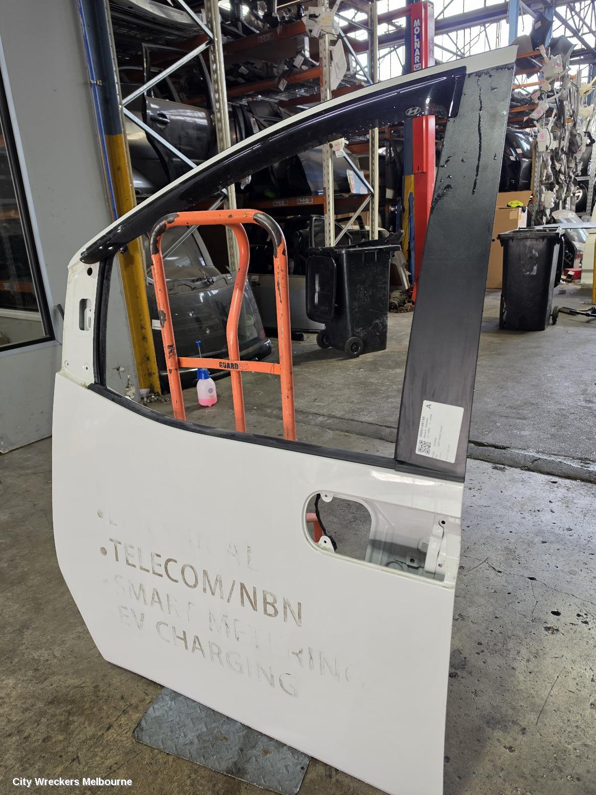 HYUNDAI STARIA LEFT FRONT DOOR, US4, 04/2021 ONWARDS