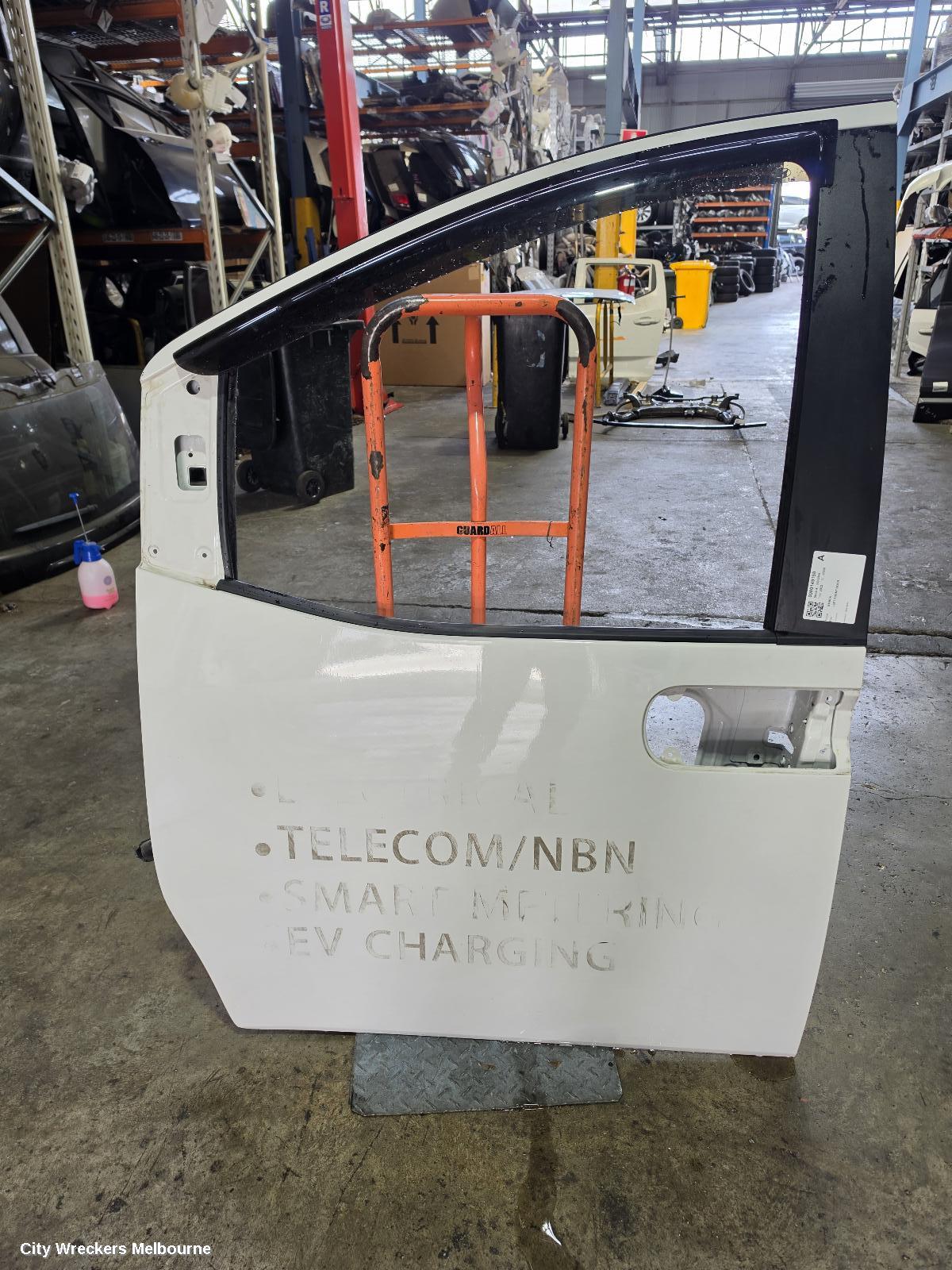 HYUNDAI STARIA LEFT FRONT DOOR, US4, 04/2021 ONWARDS