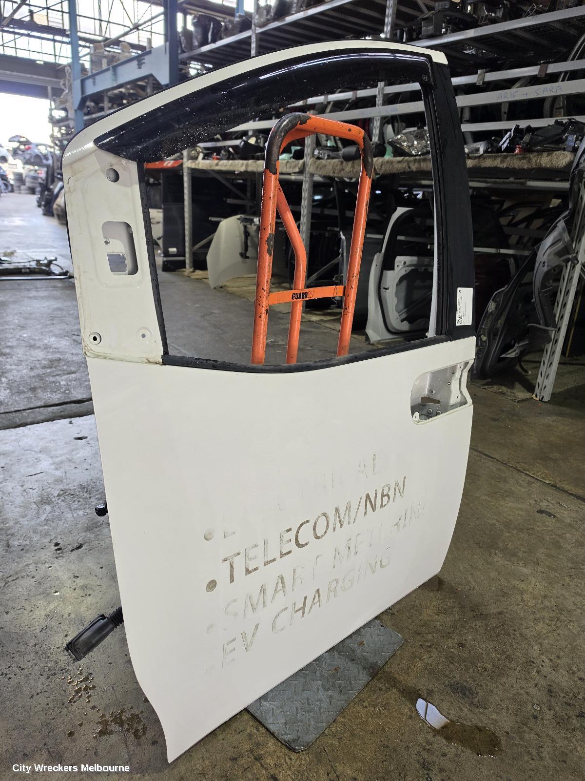 HYUNDAI STARIA LEFT FRONT DOOR, US4, 04/2021 ONWARDS