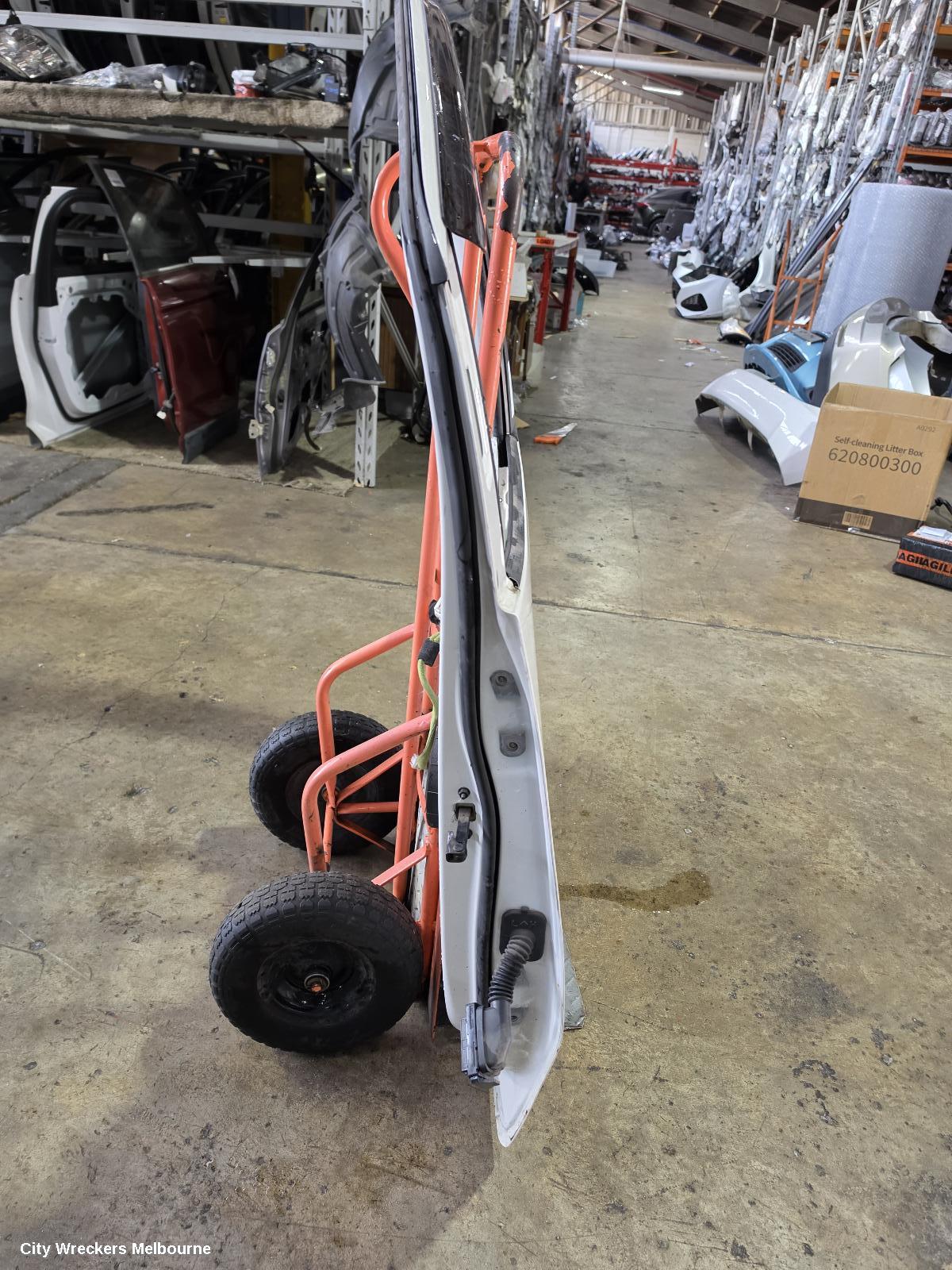 HYUNDAI STARIA LEFT FRONT DOOR, US4, 04/2021 ONWARDS