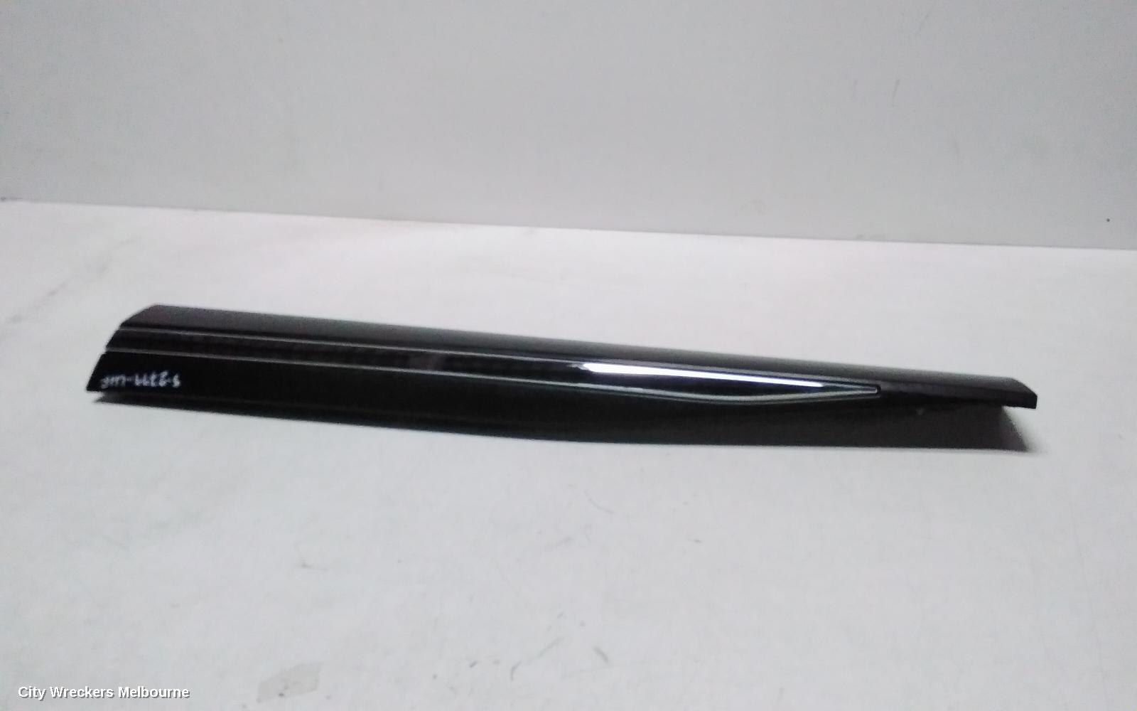 NISSAN XTRAIL DOOR MOULD, LHF: 132551, T33, DOOR MOULDING (LH FRONT), W/ SILVER INSERT, 08/2022 ONWARDS