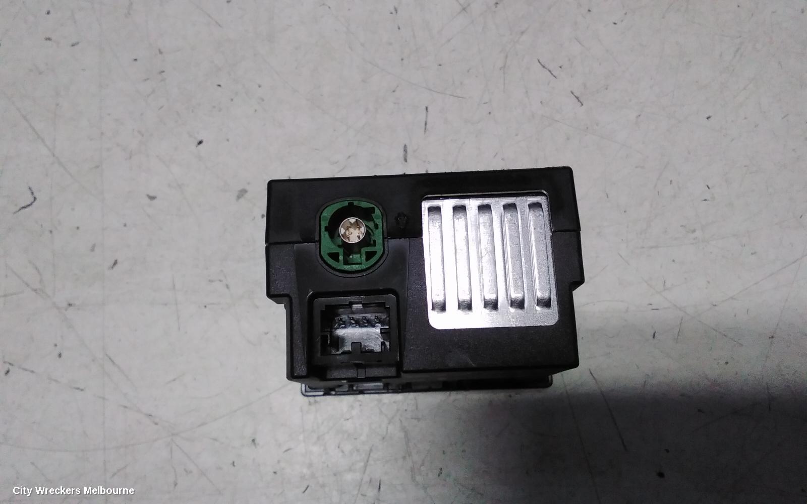 PORSCHE MACAN, 95B, 06/2014 - 12/2025, AUX USB: 132681