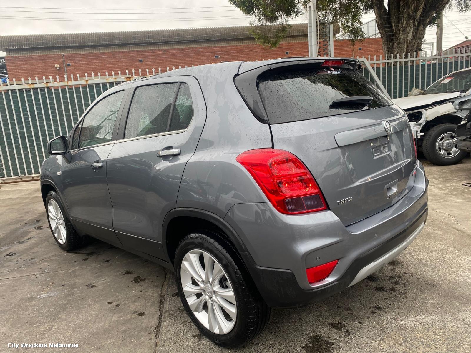 HOLDEN TRAX LEFT GUARD, TJ SERIES, W/ INDICATOR TYPE, 10/2016 - 12/2020
