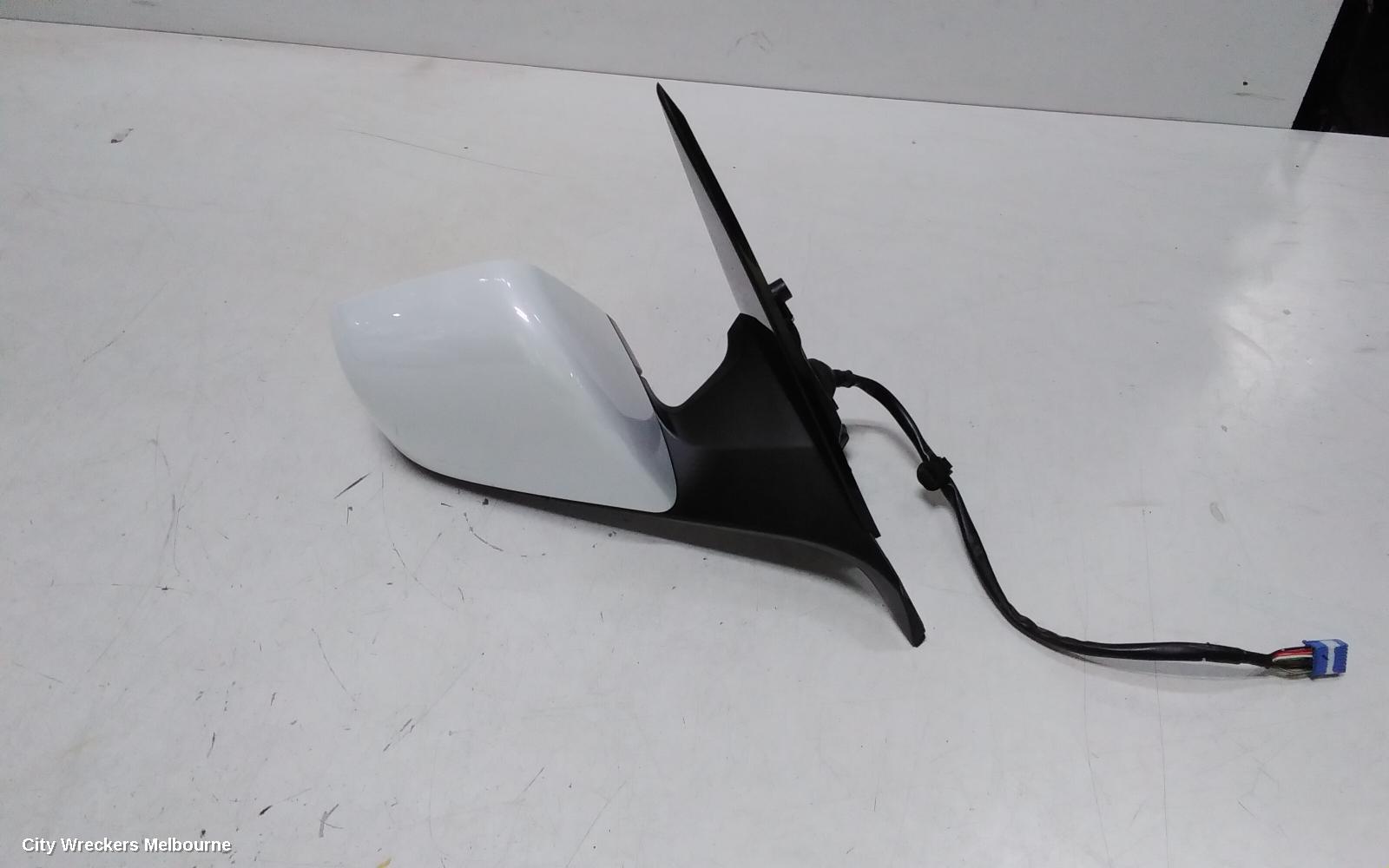 TESLA MODEL Y RIGHT DOOR MIRROR, 1ST GEN, POWER FOLD, 03/2022 ONWARDS