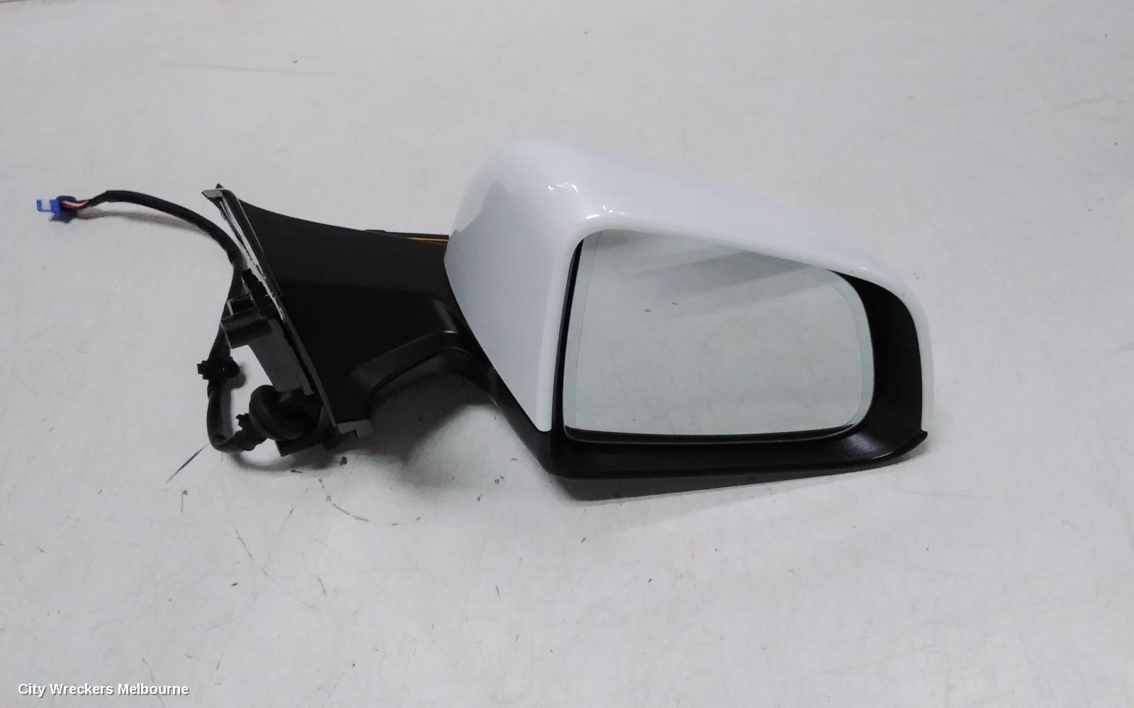 TESLA MODEL Y RIGHT DOOR MIRROR, 1ST GEN, POWER FOLD, 03/2022 ONWARDS