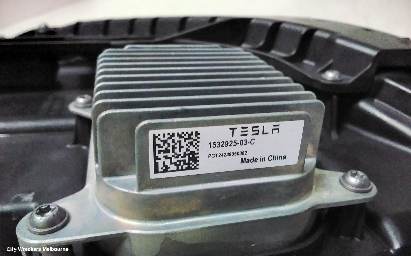 TESLA MODEL Y RIGHT HEADLAMP, 1ST GEN, LED TYPE, 03/2022 ONWARDS