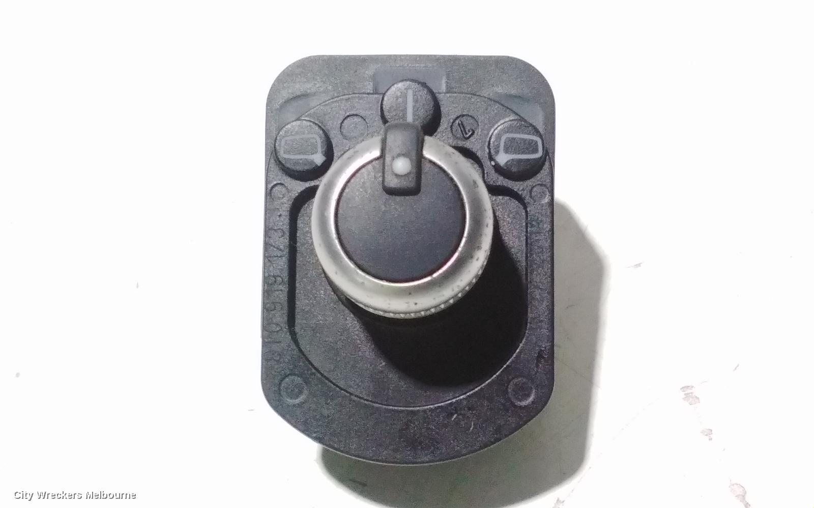 AUDI Q3 PWR DR WIND SWITCH, RH FRONT (MASTER SWITCH), BLACK, 8U, 03/2012 - 12/2018