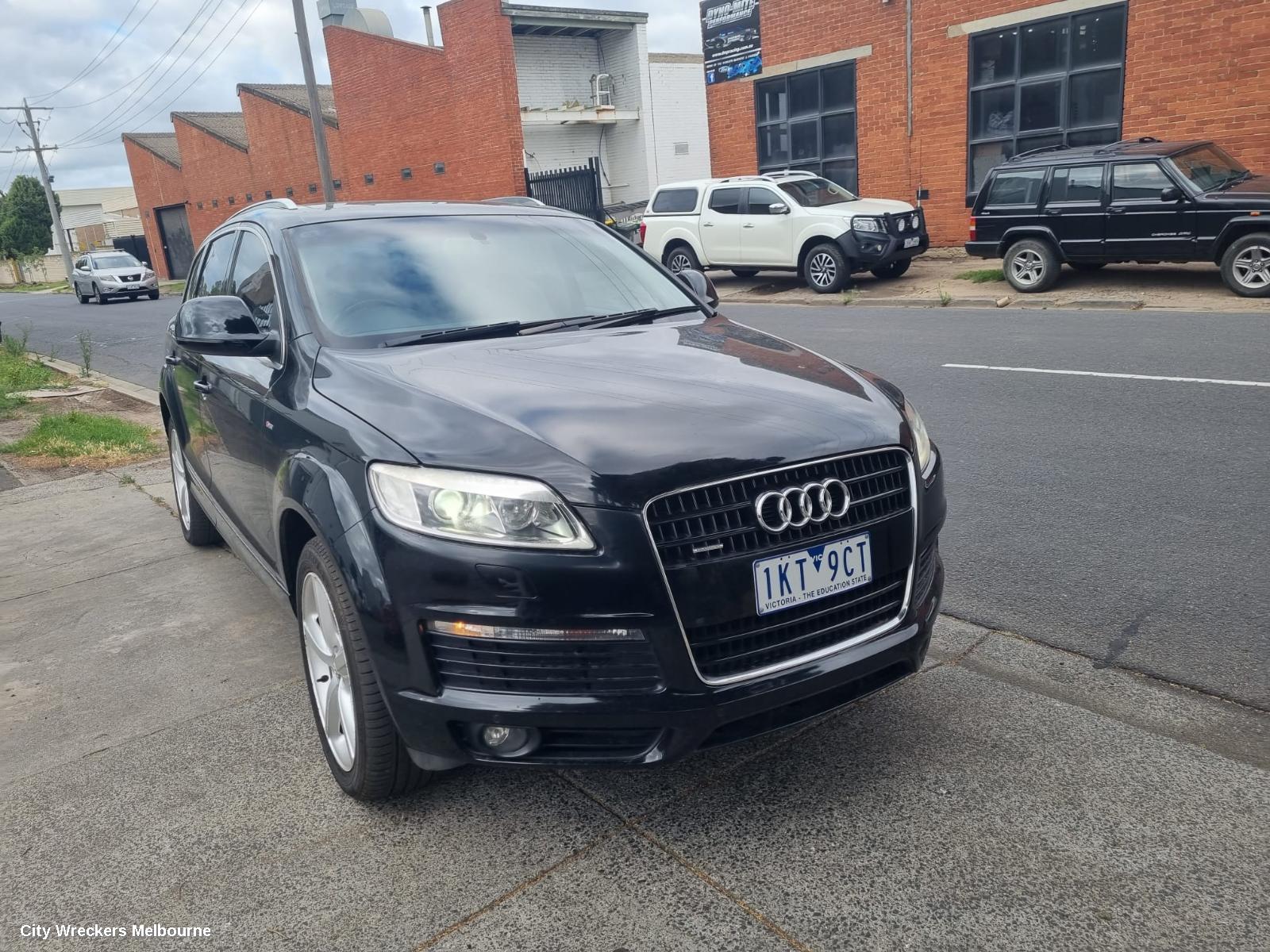 AUDI Q7 RIGHT HEADLAMP, 4L, XENON, ADAPTIVE TYPE, 09/2006 - 09/2009