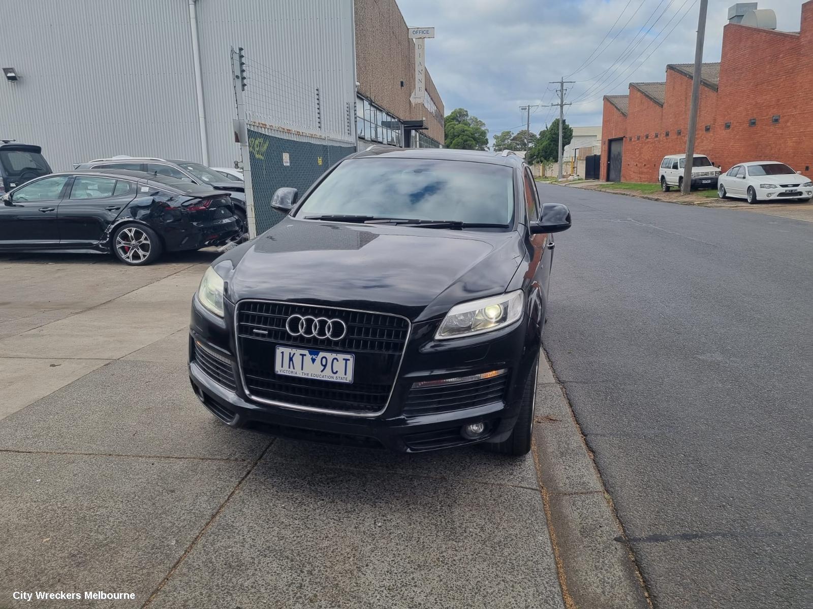 AUDI Q7 RIGHT HEADLAMP, 4L, XENON, ADAPTIVE TYPE, 09/2006 - 09/2009