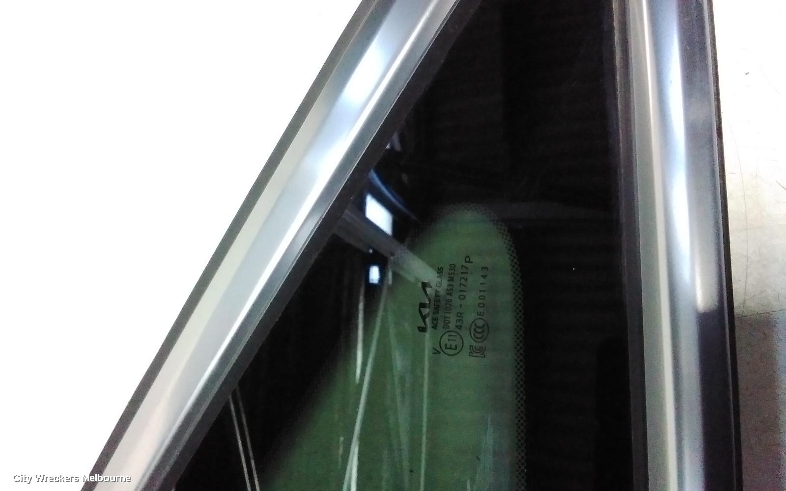 KIA SORENTO LEFT REAR SIDE GLASS, MQ4, PRIVACY TINT TYPE, 02/2020 ONWARDS