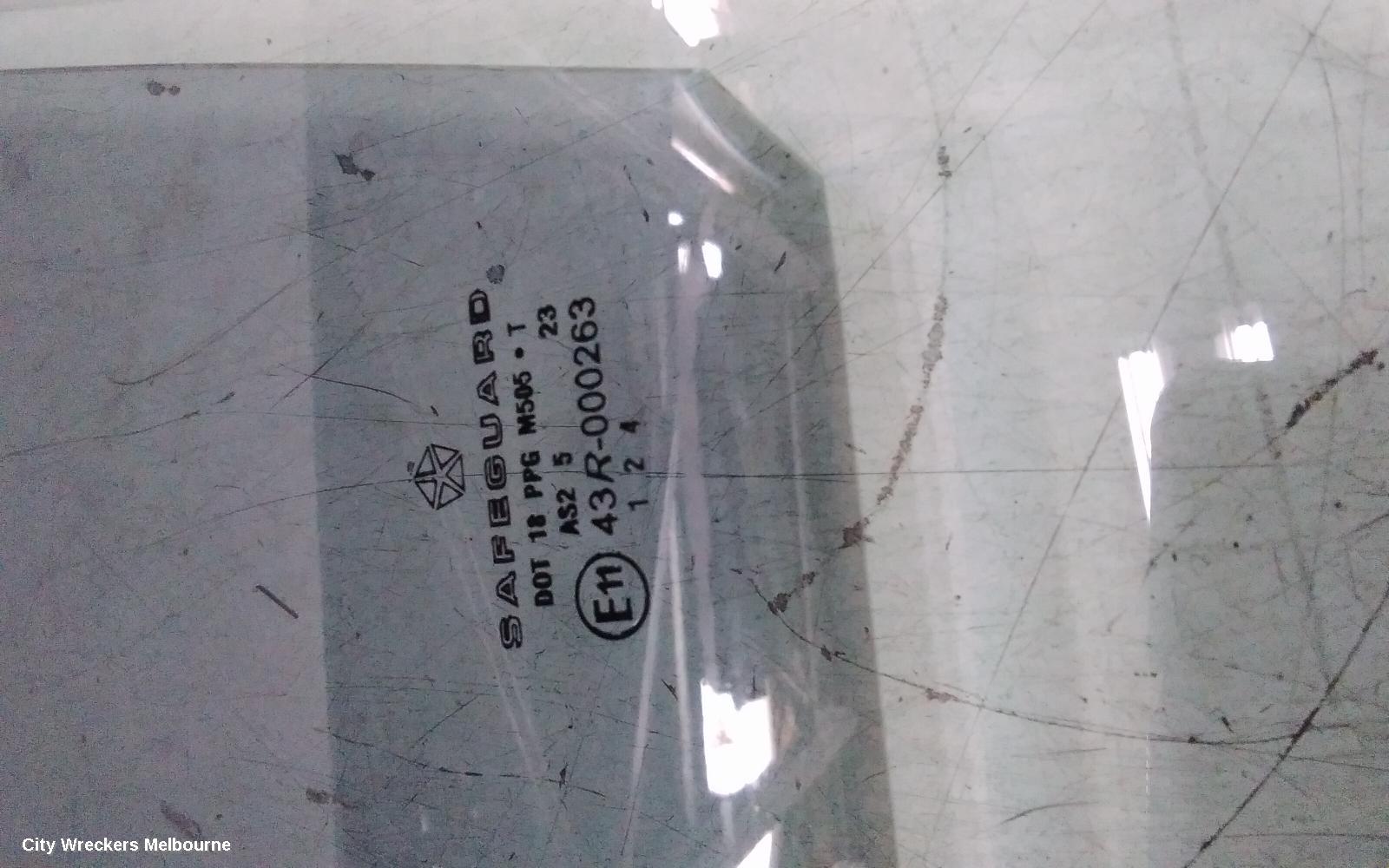 CHRYSLER 300C LEFT FRONT DOOR WINDOW, 11/2005 - 12/2011