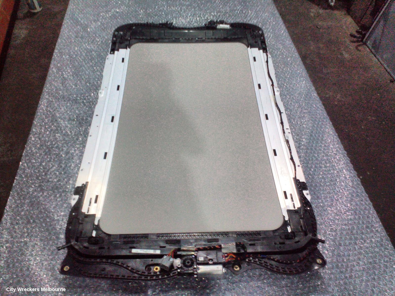 MAHINDRA XUV700 ROOF GLASS/SUNROOF/T, W601, 01/2023 ONWARDS