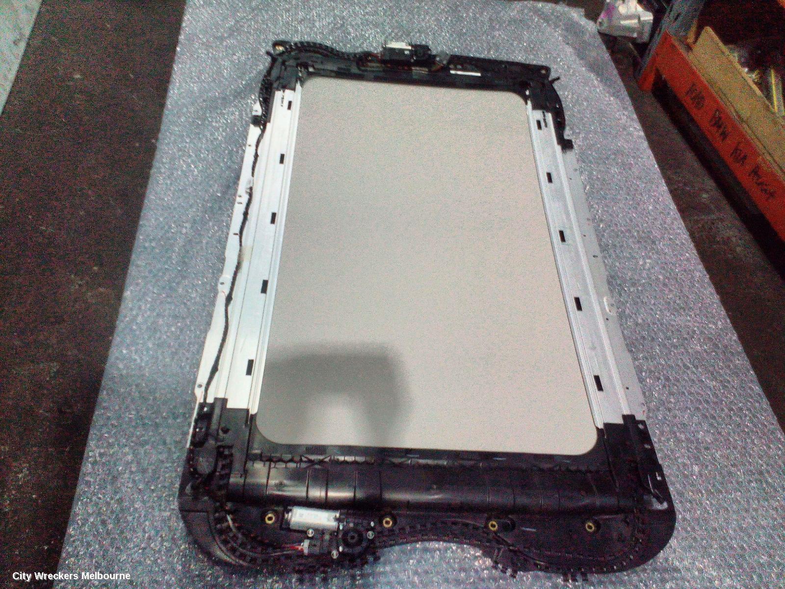 MAHINDRA XUV700 ROOF GLASS/SUNROOF/T, W601, 01/2023 ONWARDS
