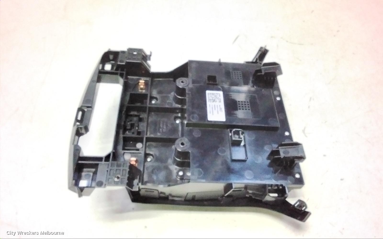HOLDEN ASTRA RADIO/CD/DVD/SAT/TV, HEAD UNIT, W/ DISPLAY UNIT, 8IN TOUCHSCREEN, SAT NAV TYPE, BK-BL, 09/2016 - 12/2020