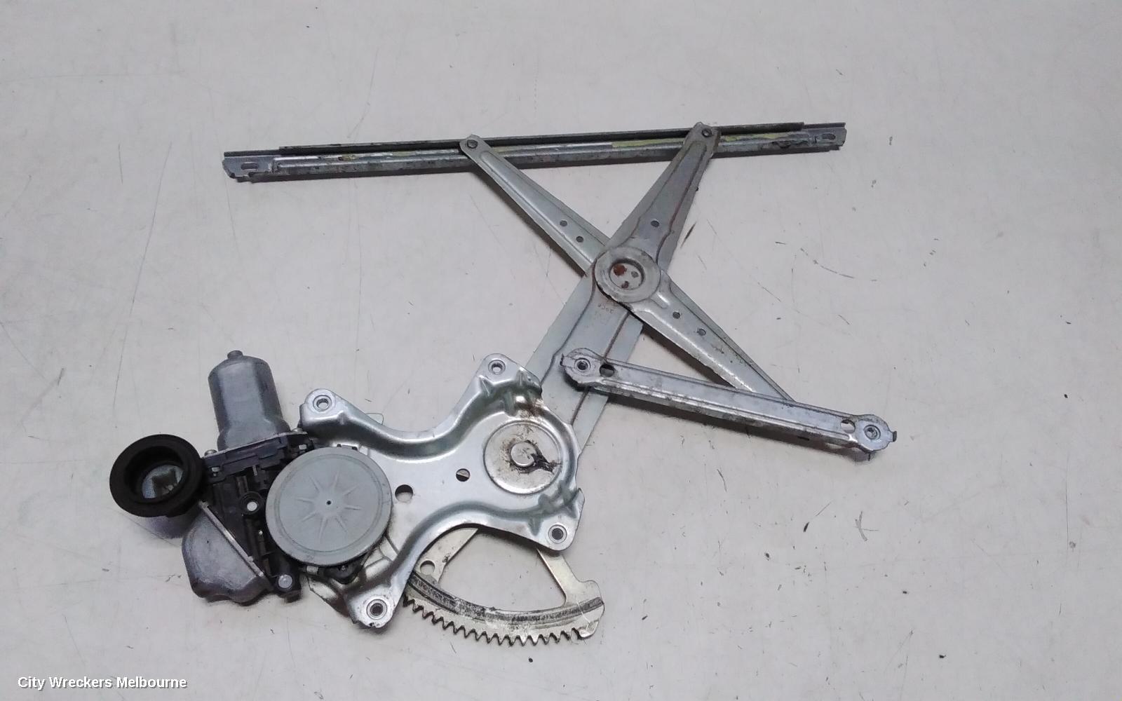 TOYOTA COROLLA RIGHT FRONT WINDOW REG/MOTOR, ZRE182R, HATCH, 08/2012 - 12/2013