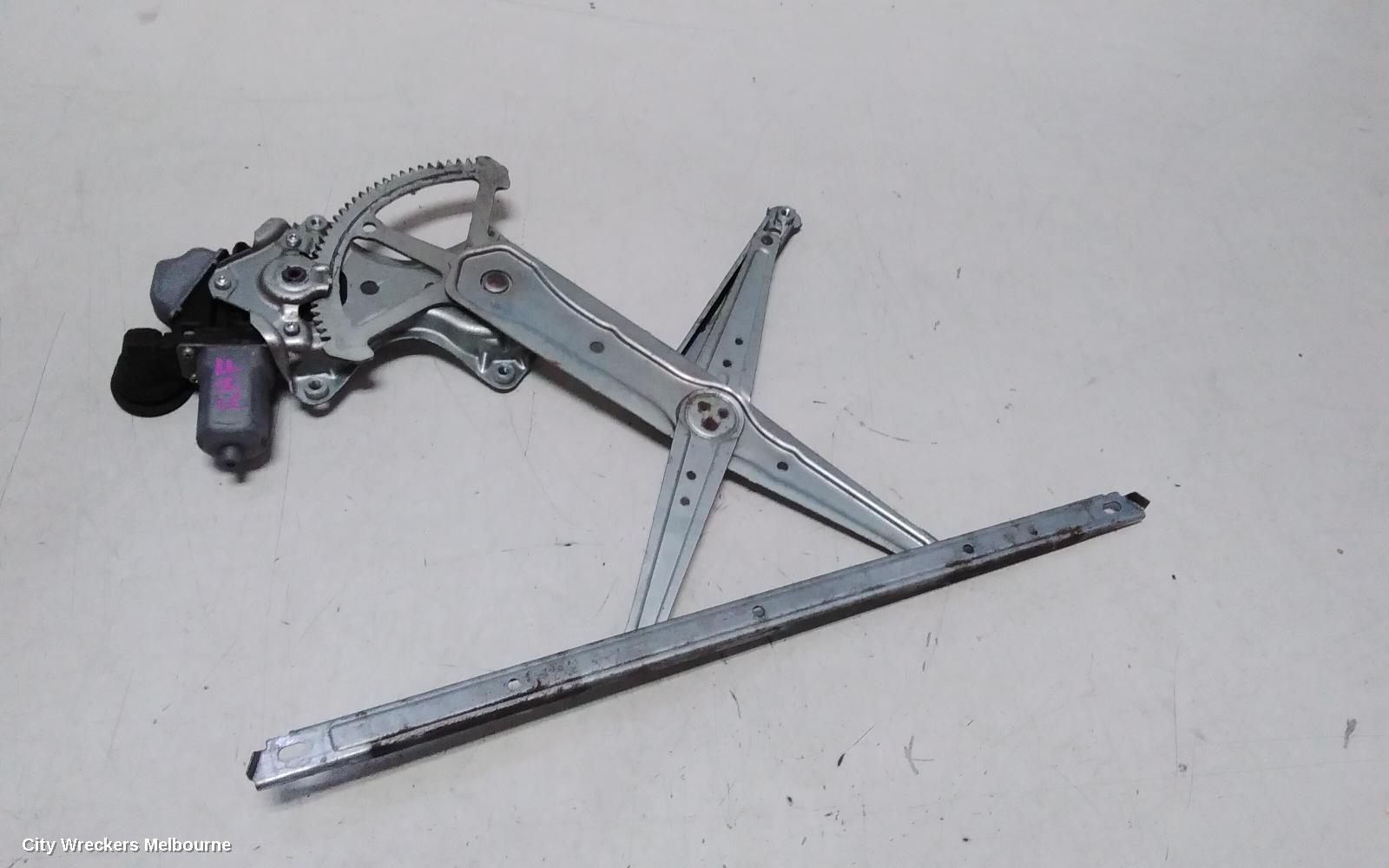 TOYOTA COROLLA RIGHT FRONT WINDOW REG/MOTOR, ZRE182R, HATCH, 08/2012 - 12/2013