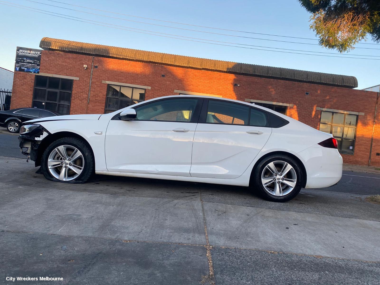 HOLDEN COMMODORE LEFT TAILLIGHT, ZB, HATCH, NON LED TYPE, 10/2017 - 12/2020