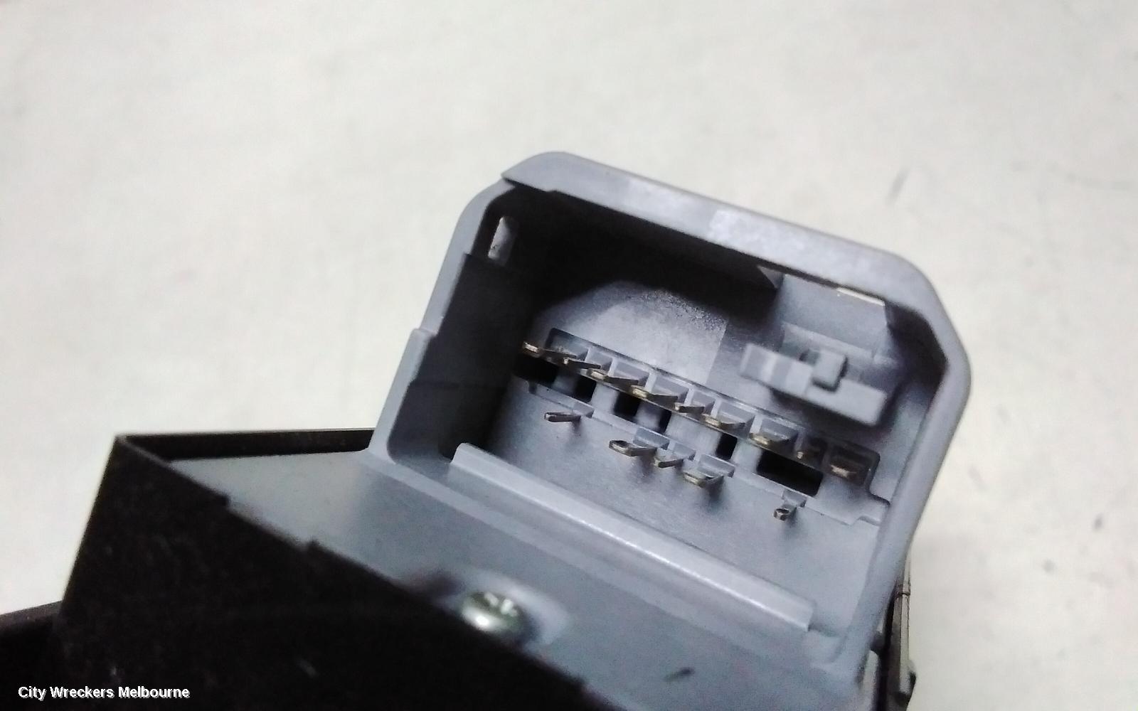 TOYOTA HIACE PWR DR WIND SWITCH, RH FRONT (MASTER SWITCH), TRH/KDH, 01/2005 - 02/2014