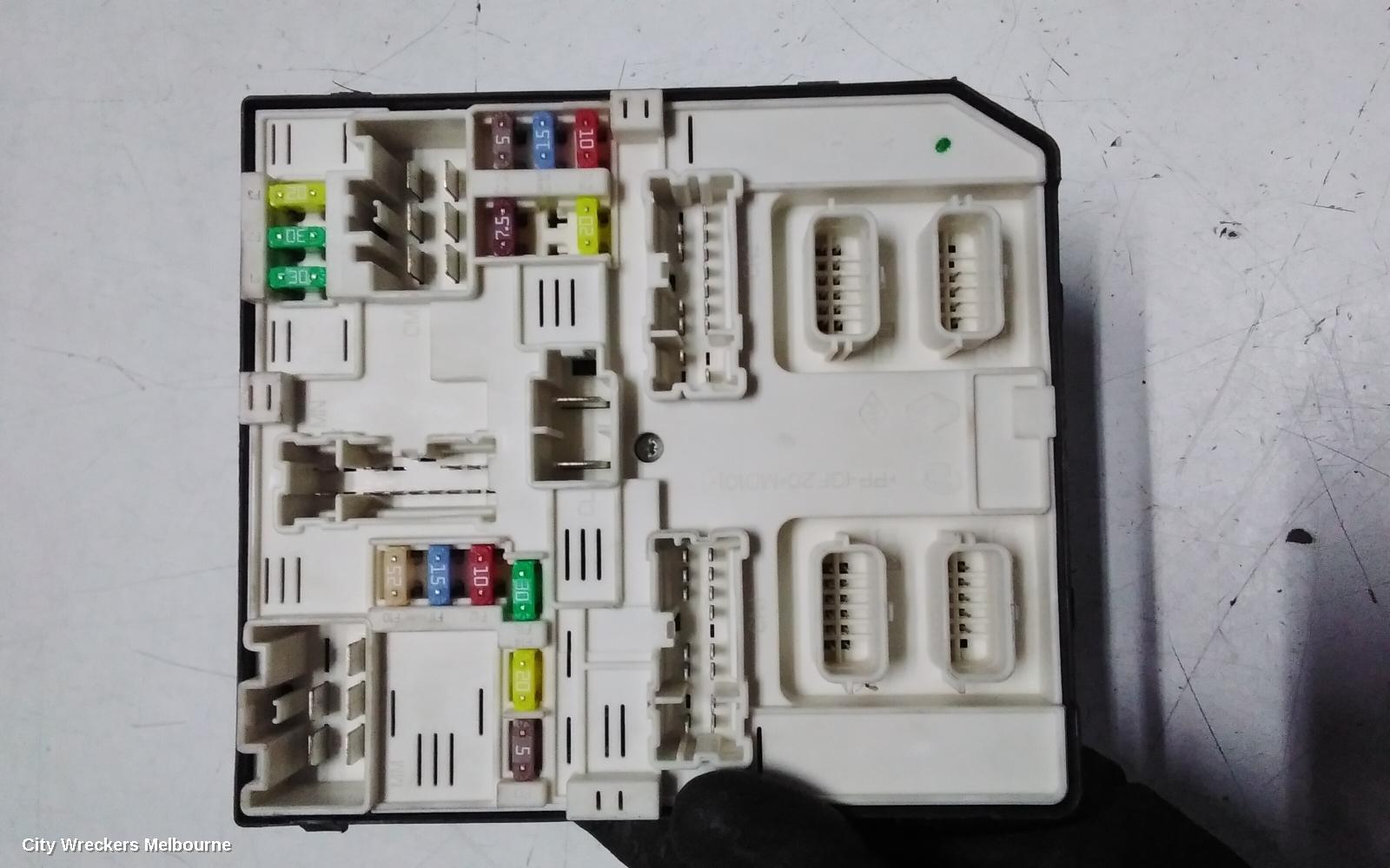 RENAULT MEGANE FUSE BOX, ENGINE BAY, PETROL, X32/X95, 09/2010 - 05/2016