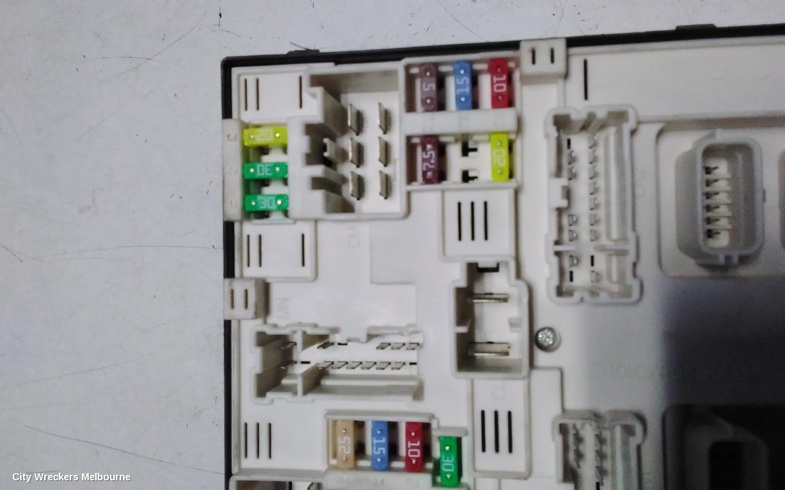 RENAULT MEGANE FUSE BOX, ENGINE BAY, PETROL, X32/X95, 09/2010 - 05/2016
