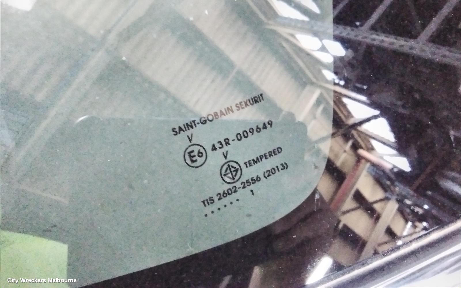 MITSUBISHI PAJERO RIGHT REAR SIDE GLASS, PRIVACY GLASS TYPE, QE, PAJERO SPORT, 10/2015 ONWARDS