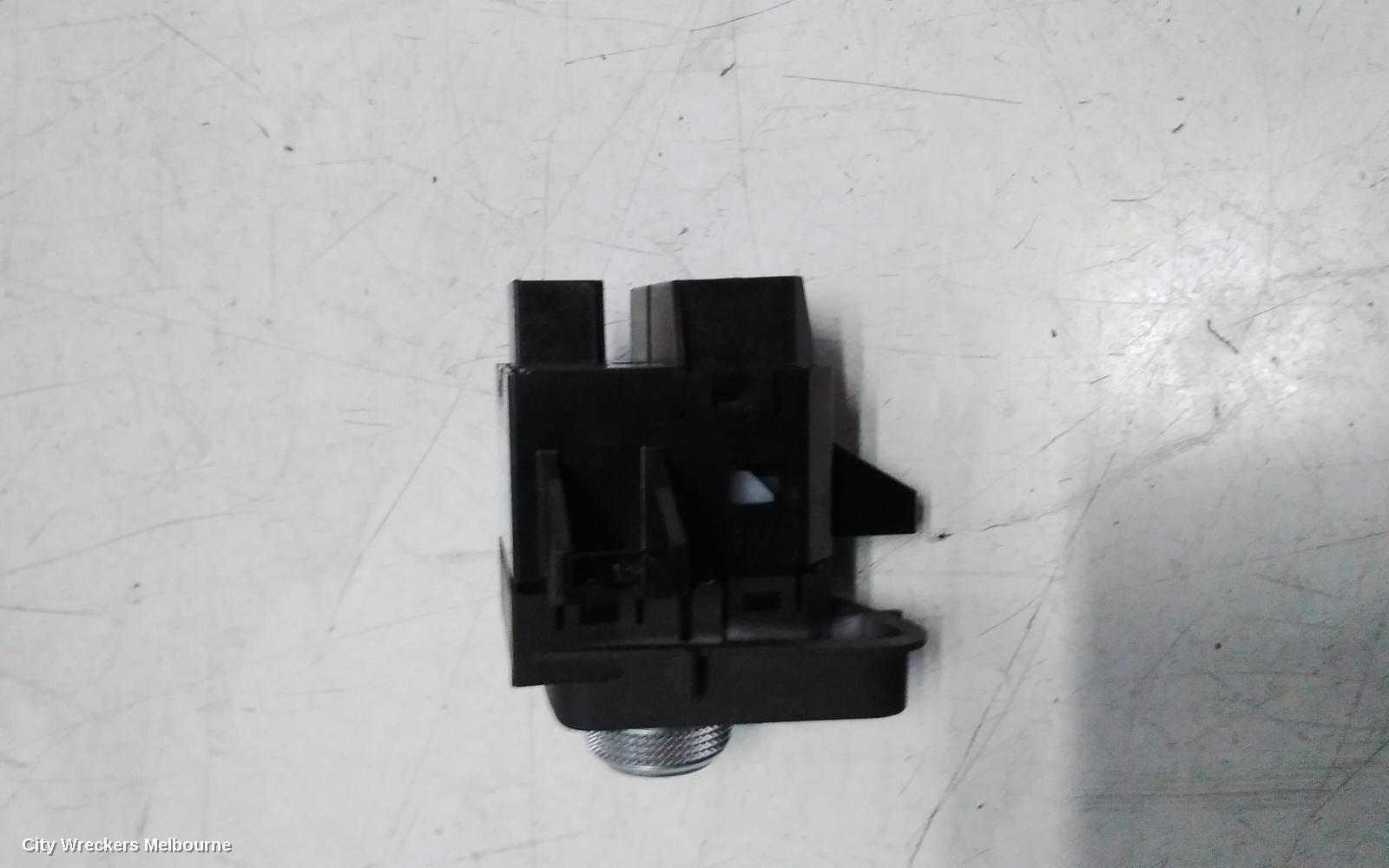 AUDI Q7, 4M, 07/2015 ONWARDS, 4M2 919 616B  VOLUME CONTROL KNOB RHD 4M2919616B / A9121-D83: 135338