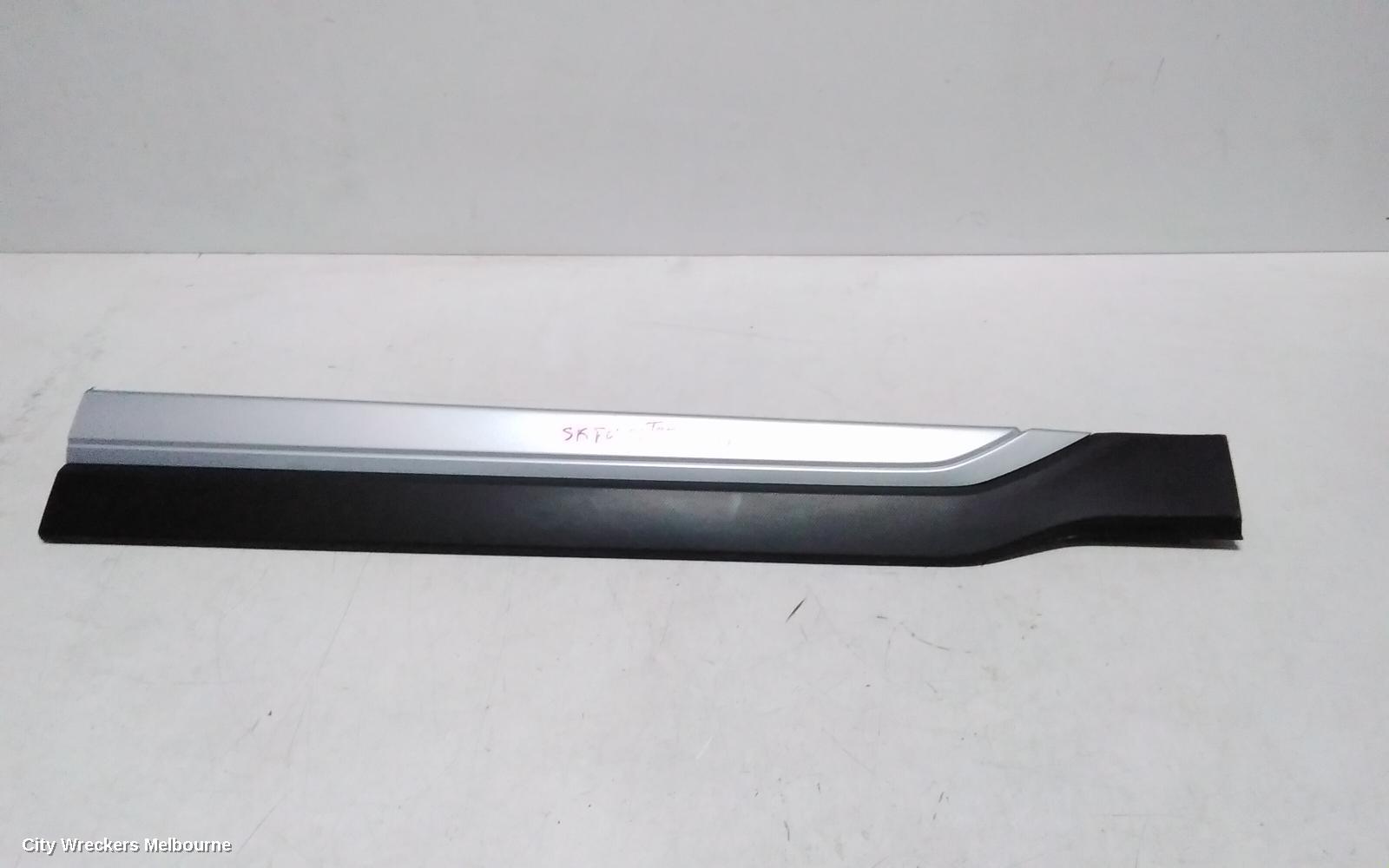 SUBARU FORESTER DOOR MOULD, LEFT FRONT DOOR MOULD : 135499, SK, LH FRONT, BLACK/CHROME, 08/2018 - 11/2024