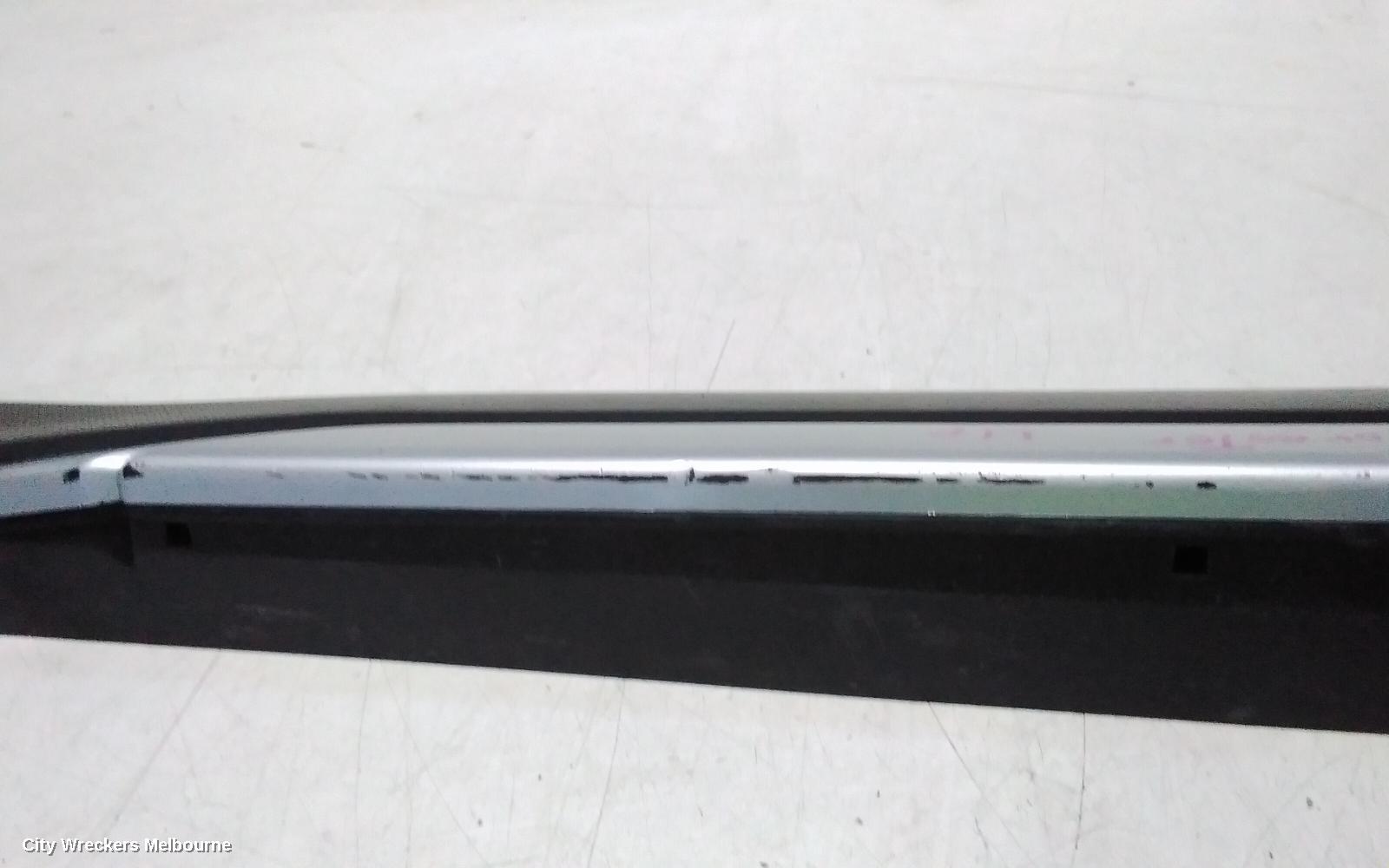SUBARU FORESTER DOOR MOULD, LEFT FRONT DOOR MOULD : 135499, SK, LH FRONT, BLACK/CHROME, 08/2018 - 11/2024