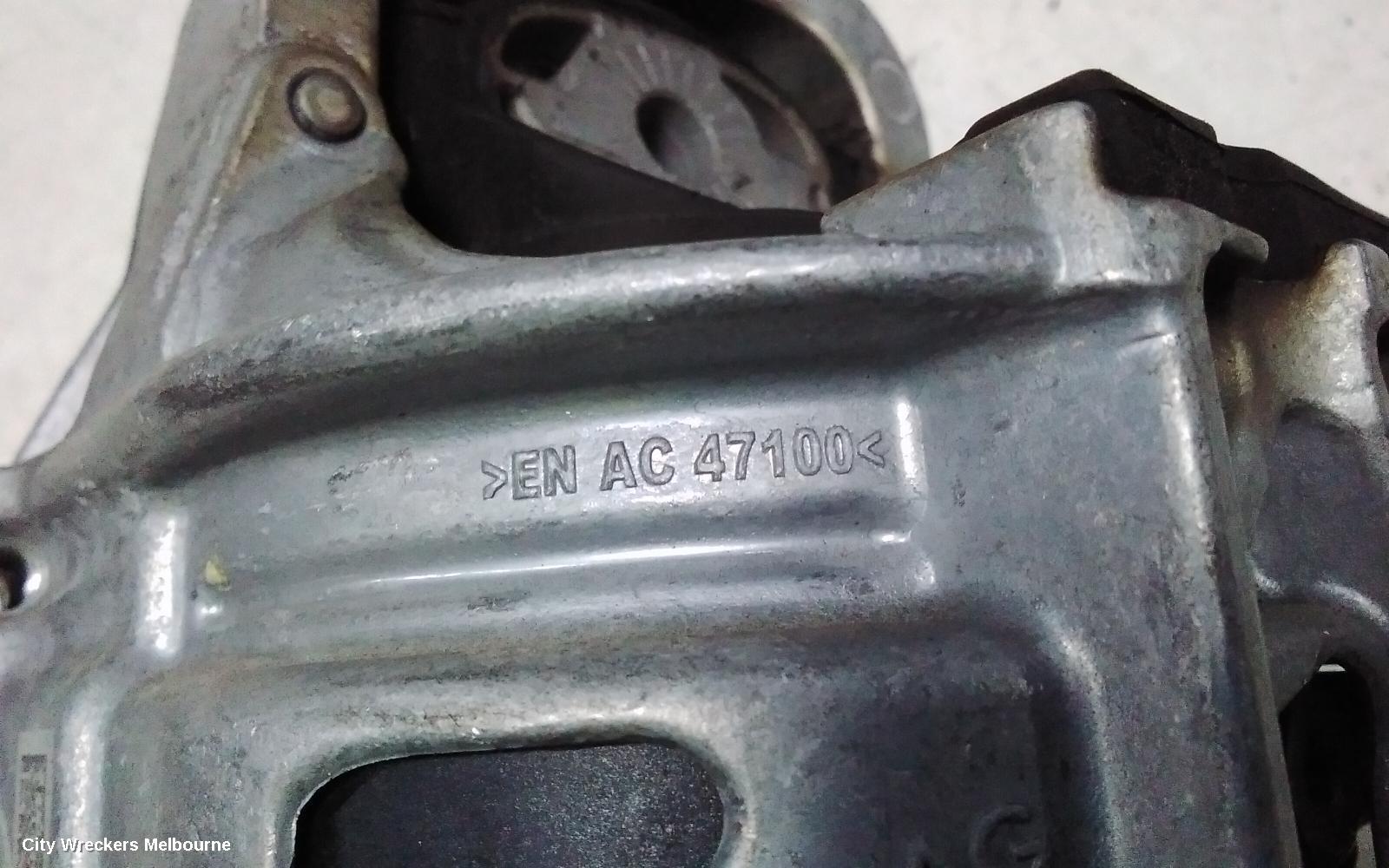 AUDI Q5 MOUNT
